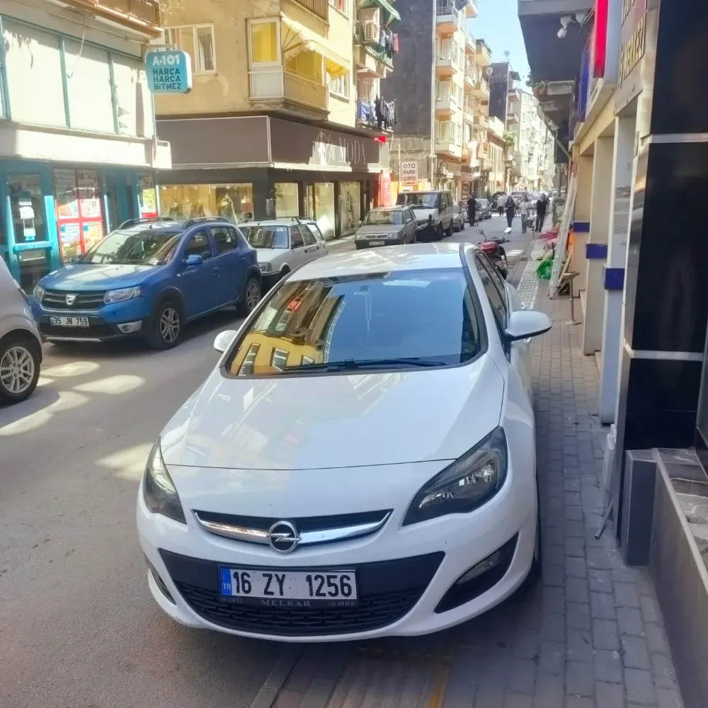 Esnafın Kaldırım İşgali Mi ? - Araçların Park İhlali Mi ?