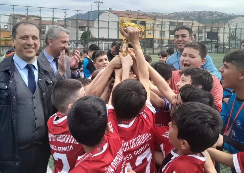 Şampiyon Ali Kütük Ortaokulu Oldu...
